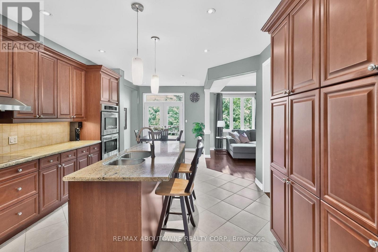 












2269 WHITWORTH DRIVE

,
Oakville (BC Bronte Creek),




Ontario
L6M0B5

