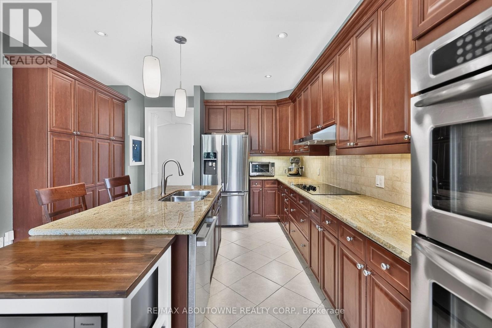 












2269 WHITWORTH DRIVE

,
Oakville (BC Bronte Creek),




Ontario
L6M0B5

