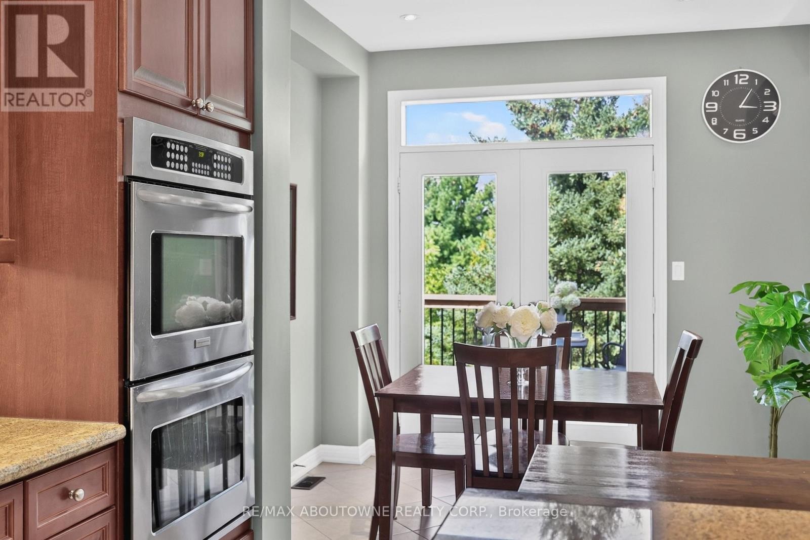 












2269 WHITWORTH DRIVE

,
Oakville (BC Bronte Creek),




Ontario
L6M0B5

