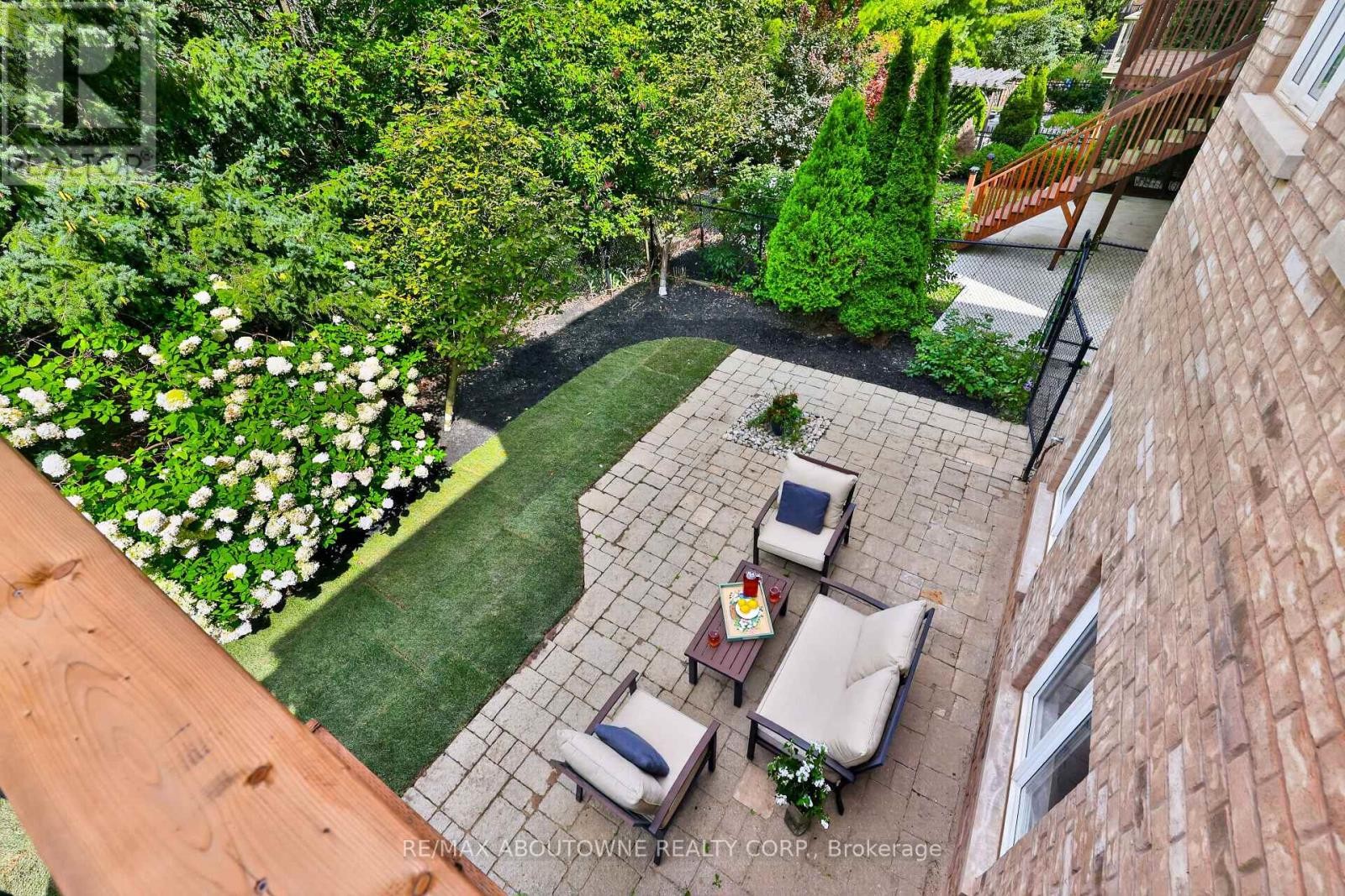 












2269 WHITWORTH DRIVE

,
Oakville (BC Bronte Creek),




Ontario
L6M0B5

