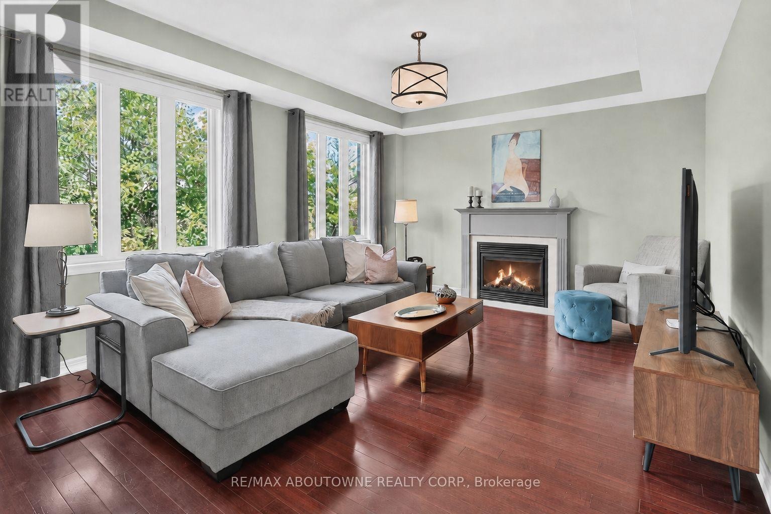 












2269 WHITWORTH DRIVE

,
Oakville (BC Bronte Creek),




Ontario
L6M0B5

