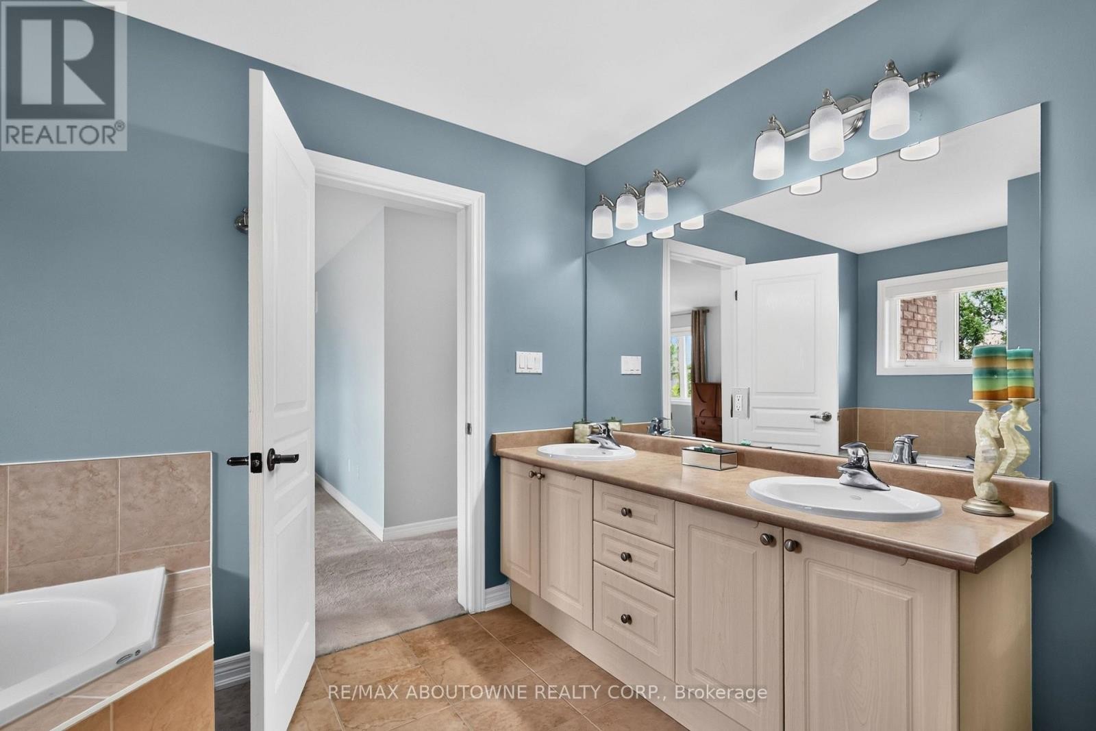 












2269 WHITWORTH DRIVE

,
Oakville (BC Bronte Creek),




Ontario
L6M0B5

