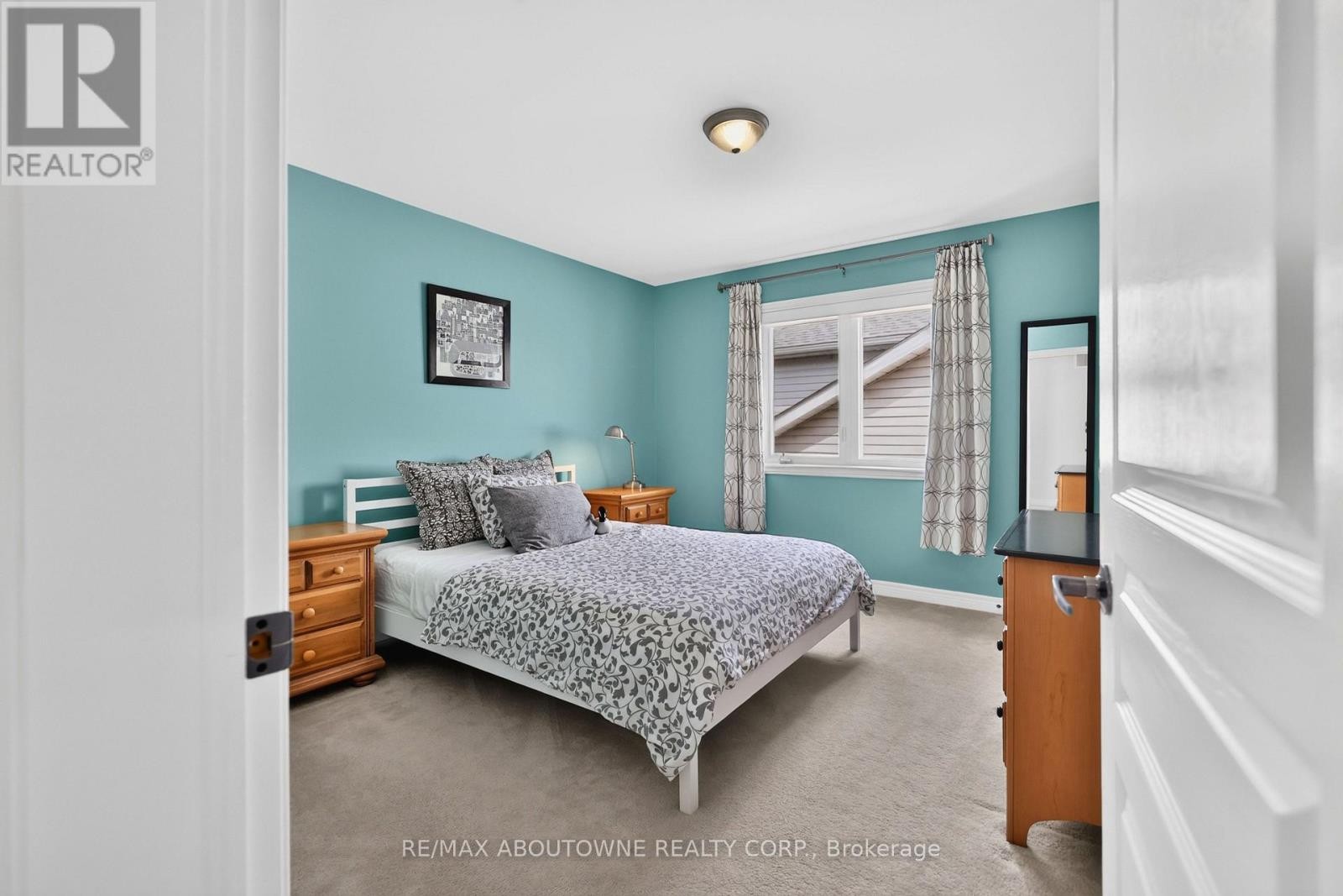 












2269 WHITWORTH DRIVE

,
Oakville (BC Bronte Creek),




Ontario
L6M0B5

