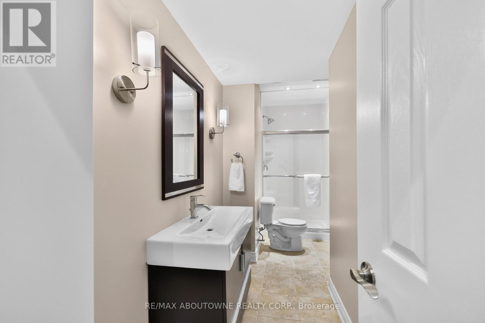 












2269 WHITWORTH DRIVE

,
Oakville (BC Bronte Creek),




Ontario
L6M0B5

