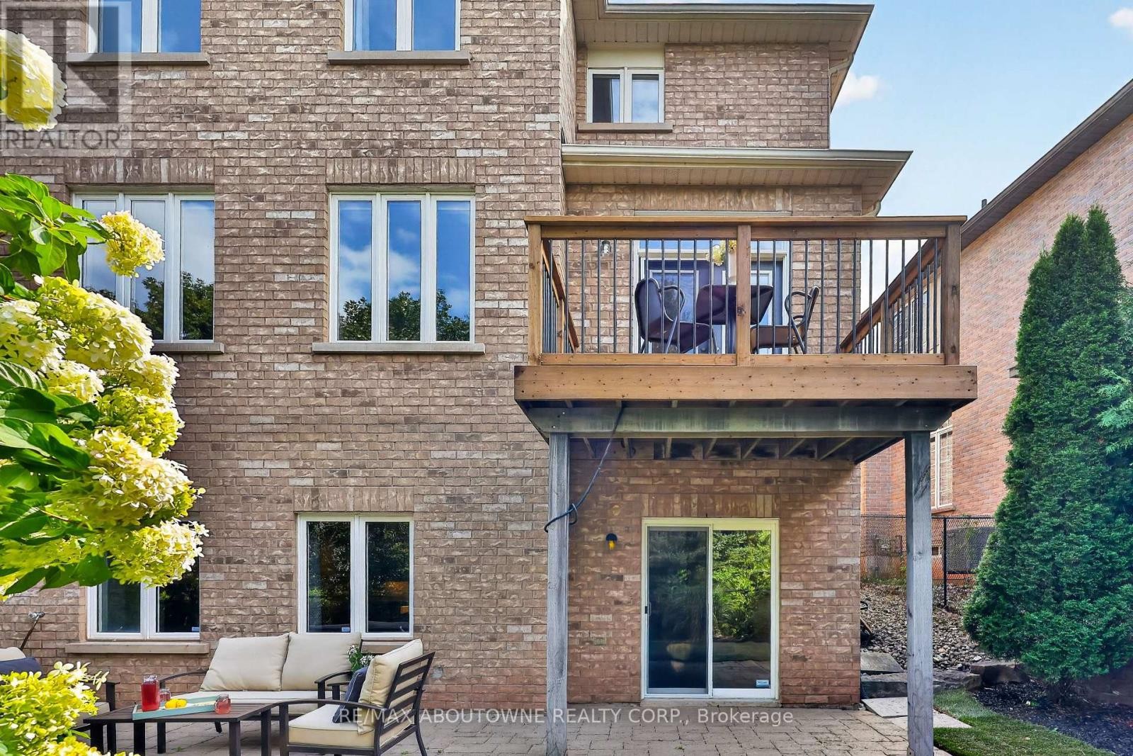 












2269 WHITWORTH DRIVE

,
Oakville (BC Bronte Creek),




Ontario
L6M0B5

