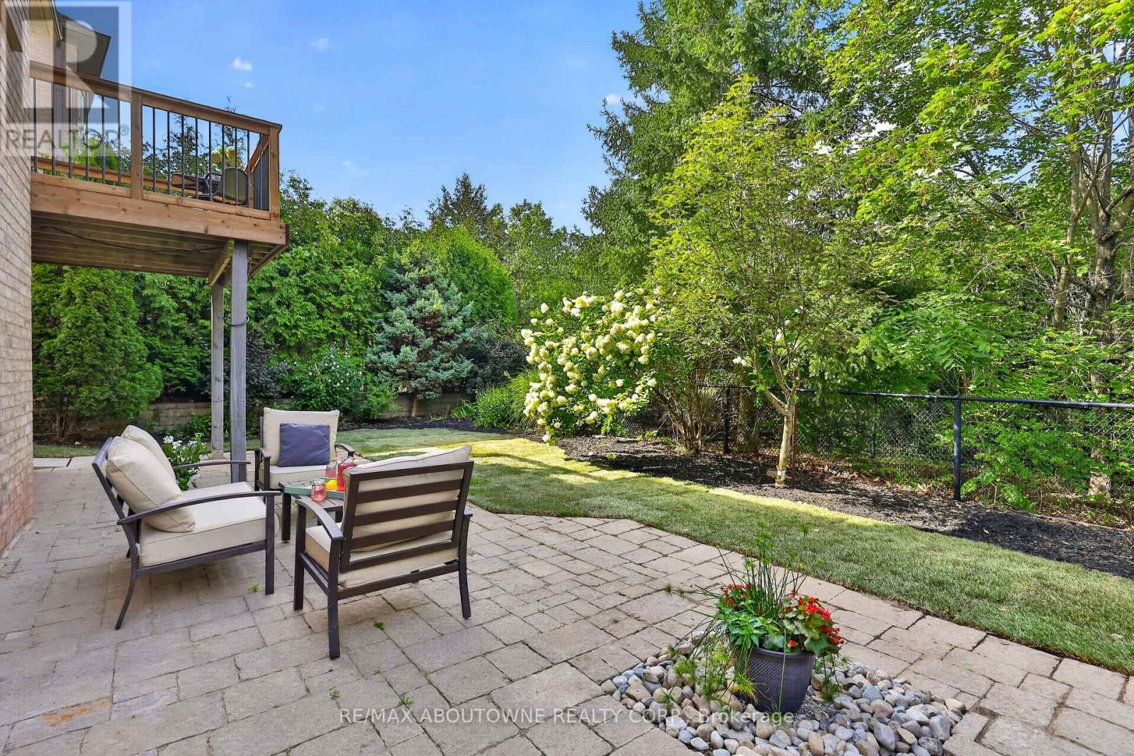 












2269 WHITWORTH DRIVE

,
Oakville (BC Bronte Creek),




Ontario
L6M0B5


