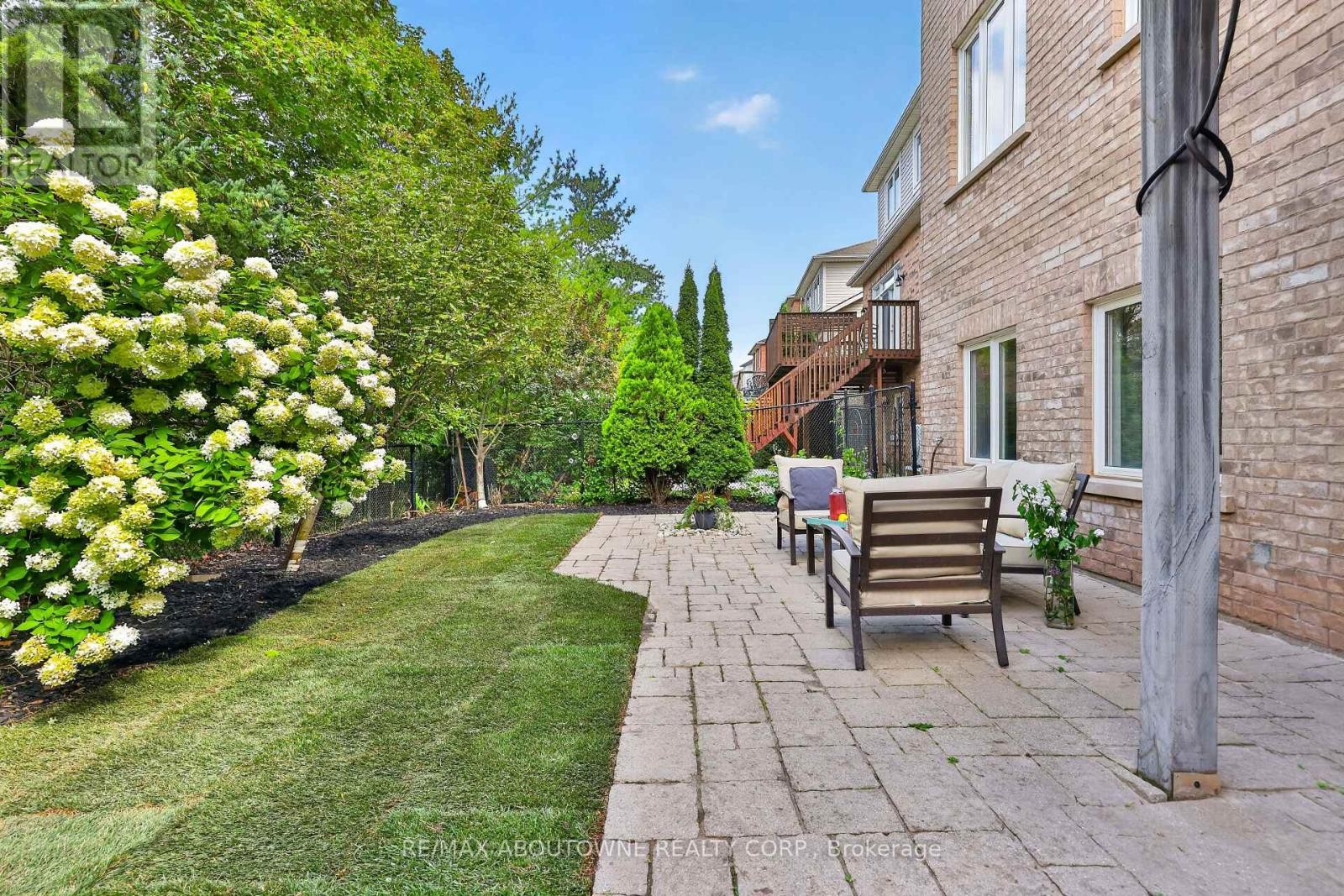 












2269 WHITWORTH DRIVE

,
Oakville (BC Bronte Creek),




Ontario
L6M0B5

