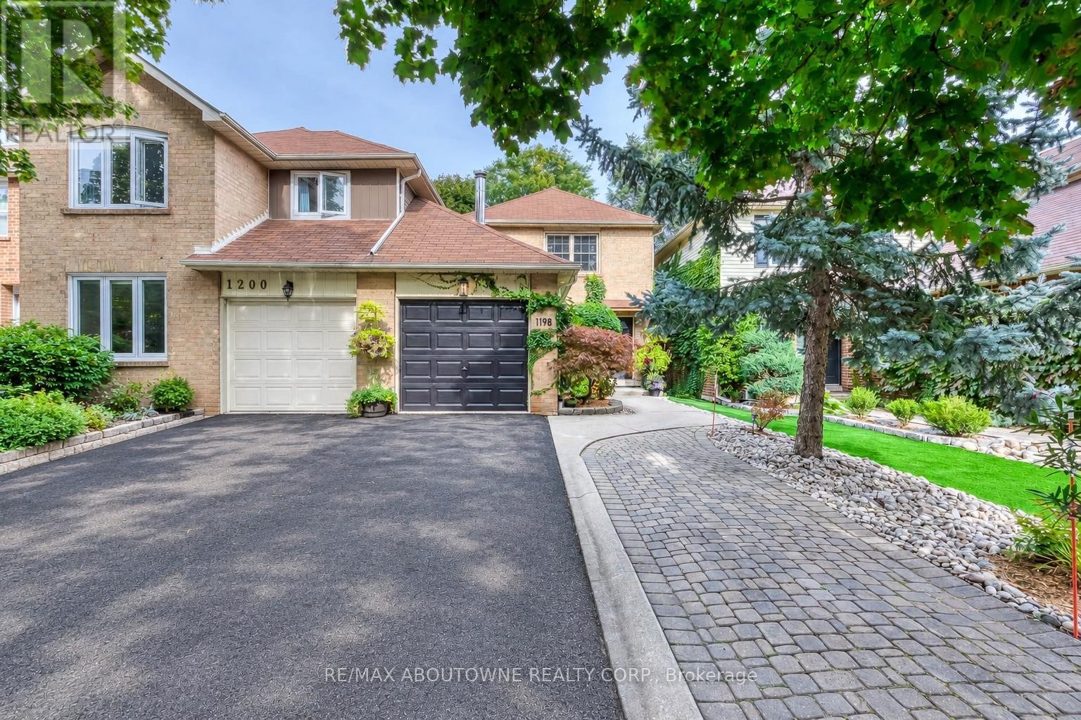 












1198 POTTERS WHEEL CRESCENT

,
Oakville (GA Glen Abbey),




Ontario
L6M1J2

