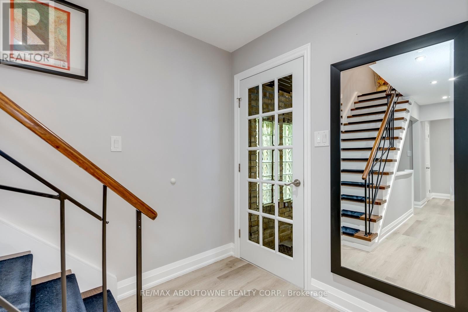 












1198 POTTERS WHEEL CRESCENT

,
Oakville (GA Glen Abbey),




Ontario
L6M1J2

