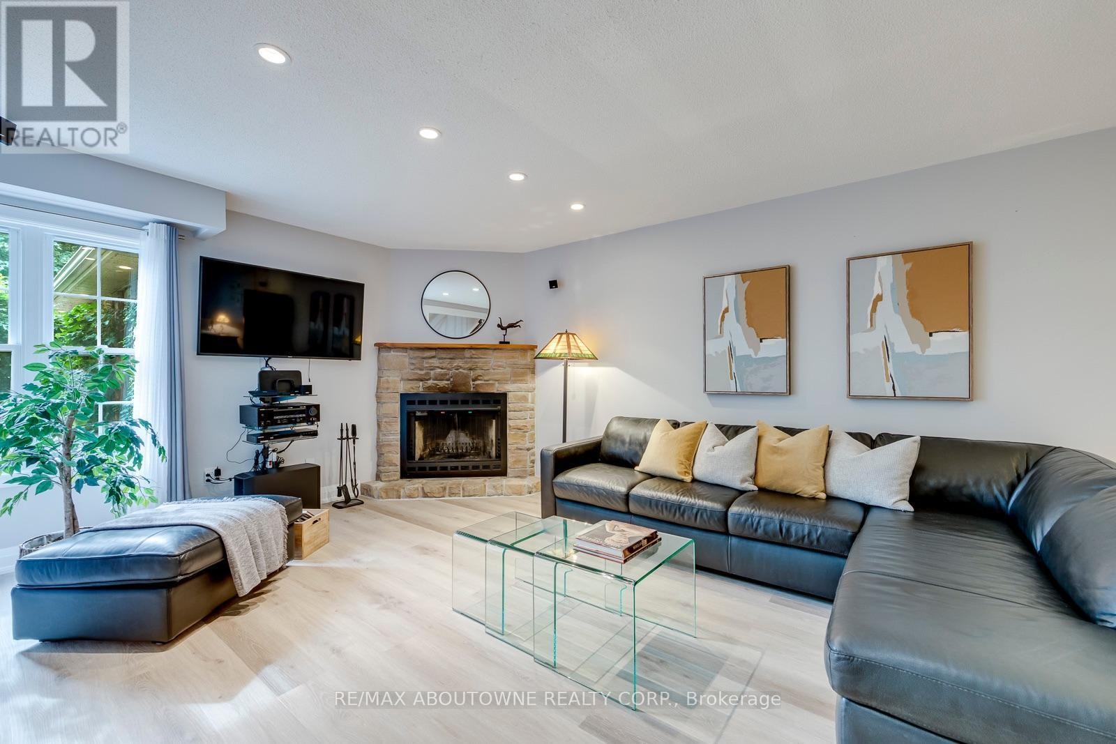 












1198 POTTERS WHEEL CRESCENT

,
Oakville (GA Glen Abbey),




Ontario
L6M1J2

