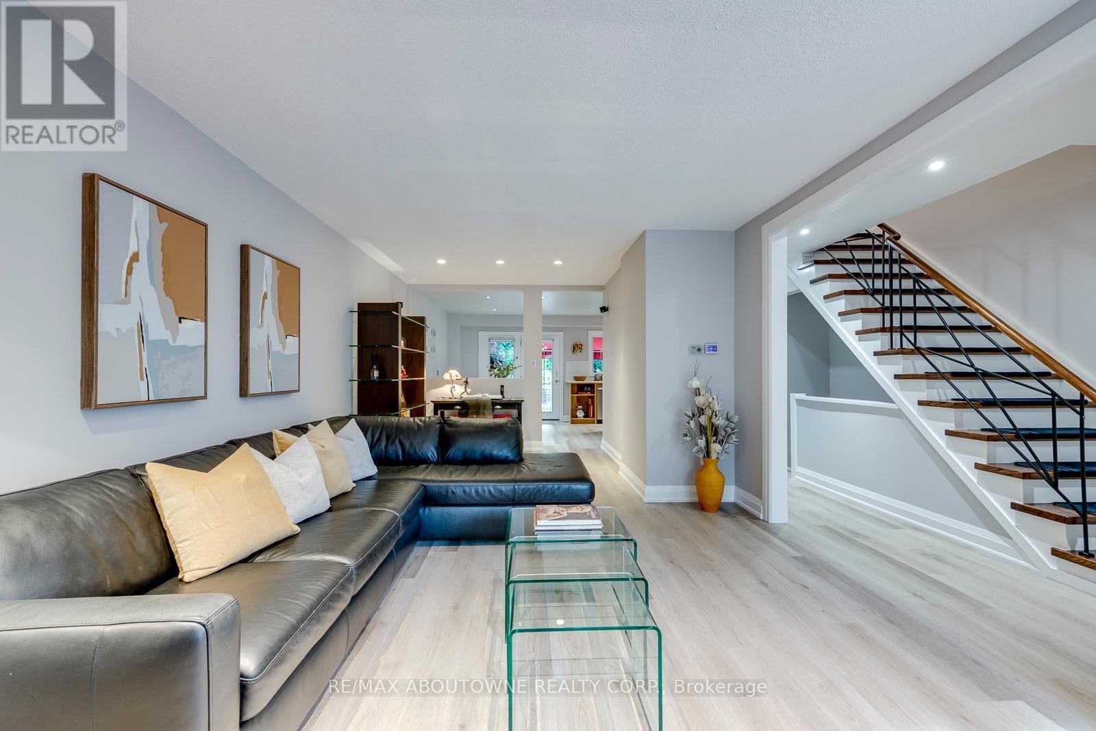 












1198 POTTERS WHEEL CRESCENT

,
Oakville (GA Glen Abbey),




Ontario
L6M1J2

