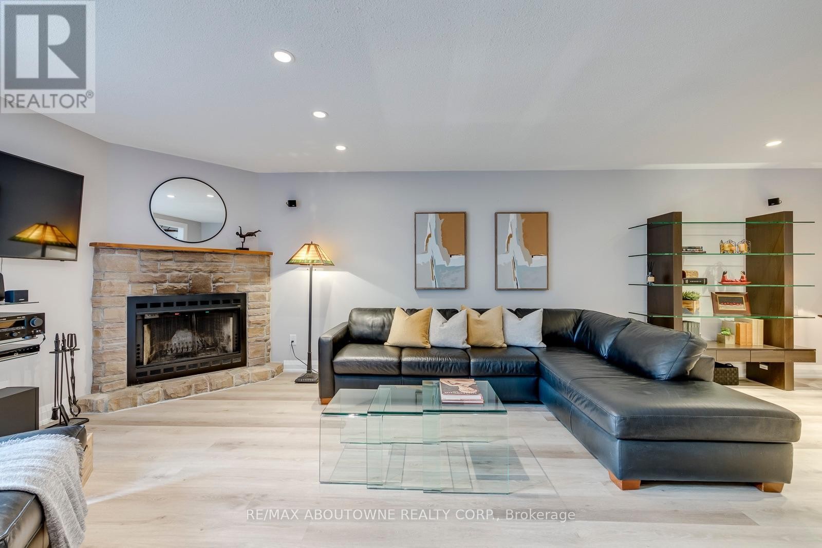 












1198 POTTERS WHEEL CRESCENT

,
Oakville (GA Glen Abbey),




Ontario
L6M1J2

