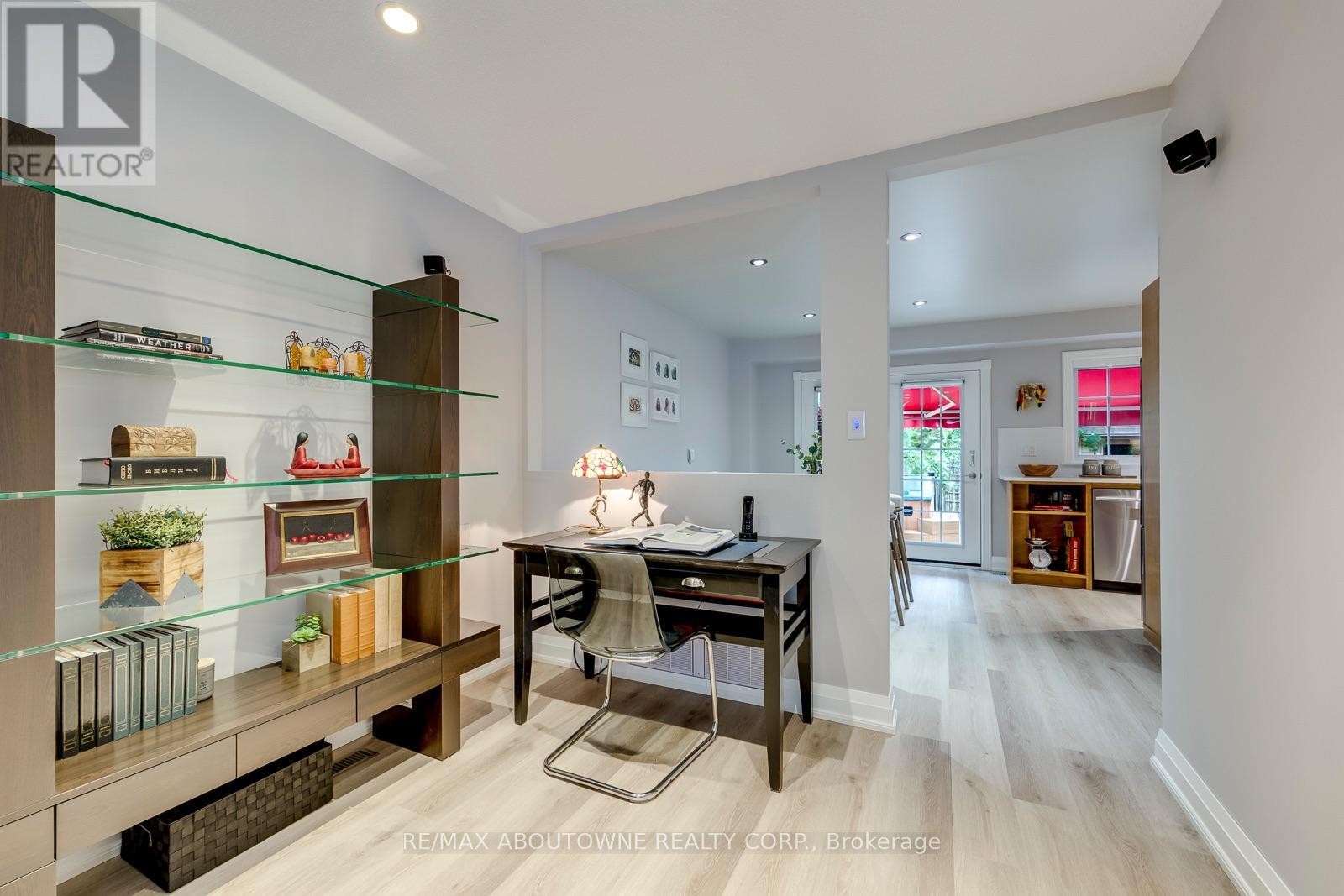 












1198 POTTERS WHEEL CRESCENT

,
Oakville (GA Glen Abbey),




Ontario
L6M1J2

