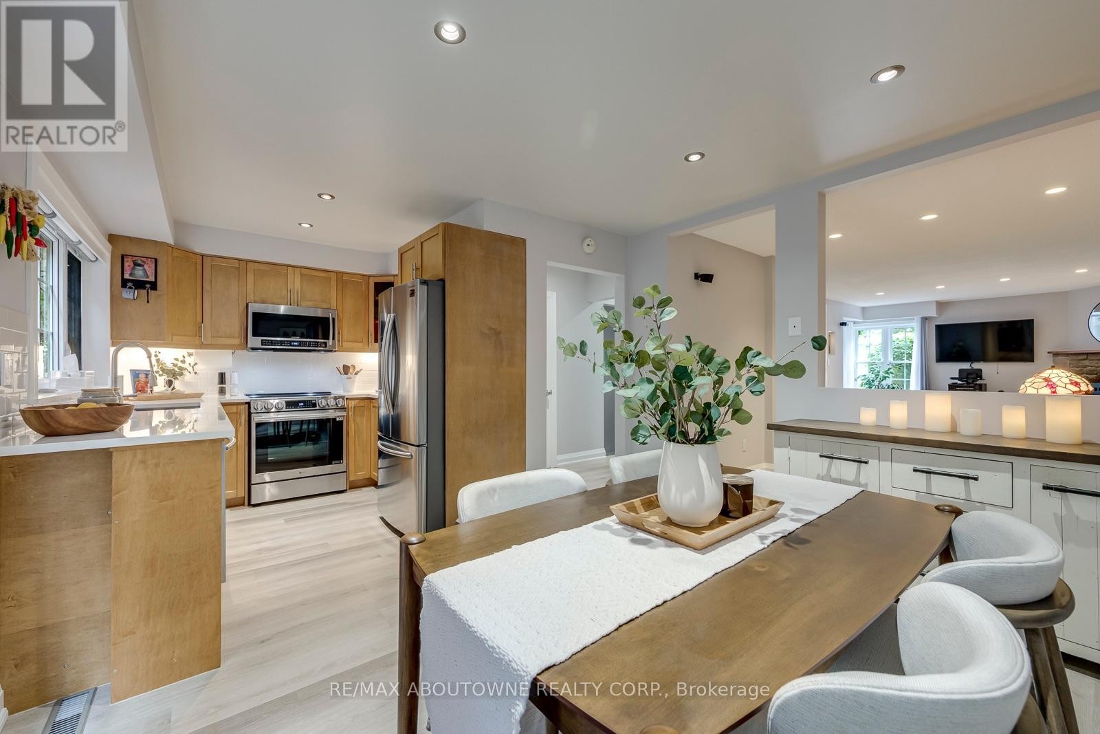 












1198 POTTERS WHEEL CRESCENT

,
Oakville (GA Glen Abbey),




Ontario
L6M1J2

