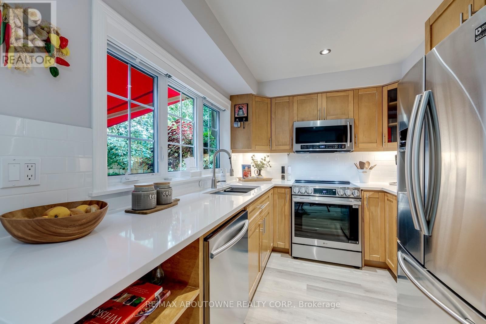












1198 POTTERS WHEEL CRESCENT

,
Oakville (GA Glen Abbey),




Ontario
L6M1J2

