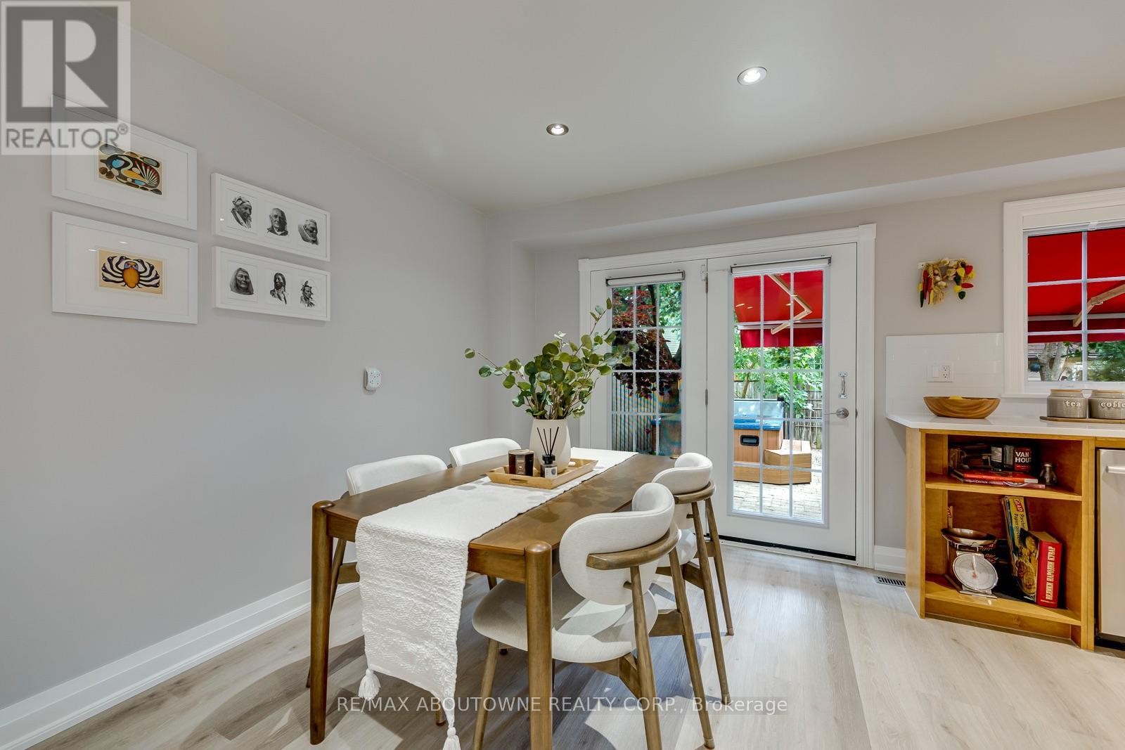 












1198 POTTERS WHEEL CRESCENT

,
Oakville (GA Glen Abbey),




Ontario
L6M1J2

