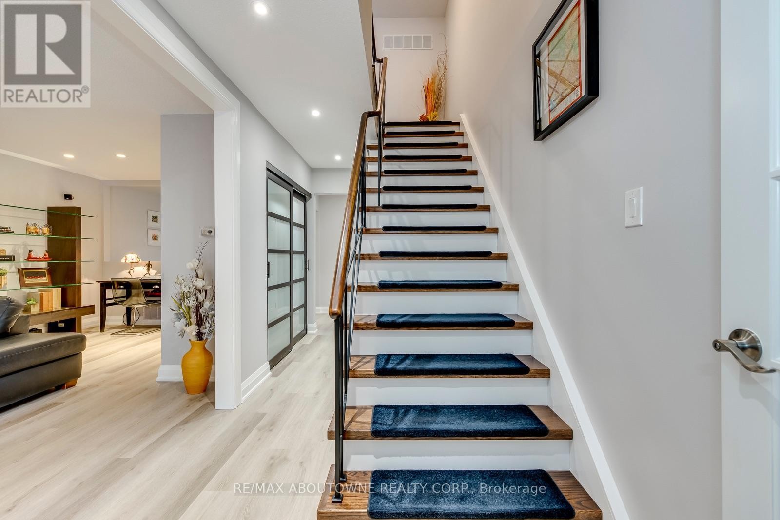












1198 POTTERS WHEEL CRESCENT

,
Oakville (GA Glen Abbey),




Ontario
L6M1J2

