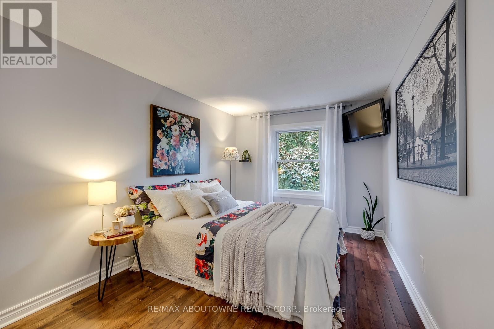 












1198 POTTERS WHEEL CRESCENT

,
Oakville (GA Glen Abbey),




Ontario
L6M1J2

