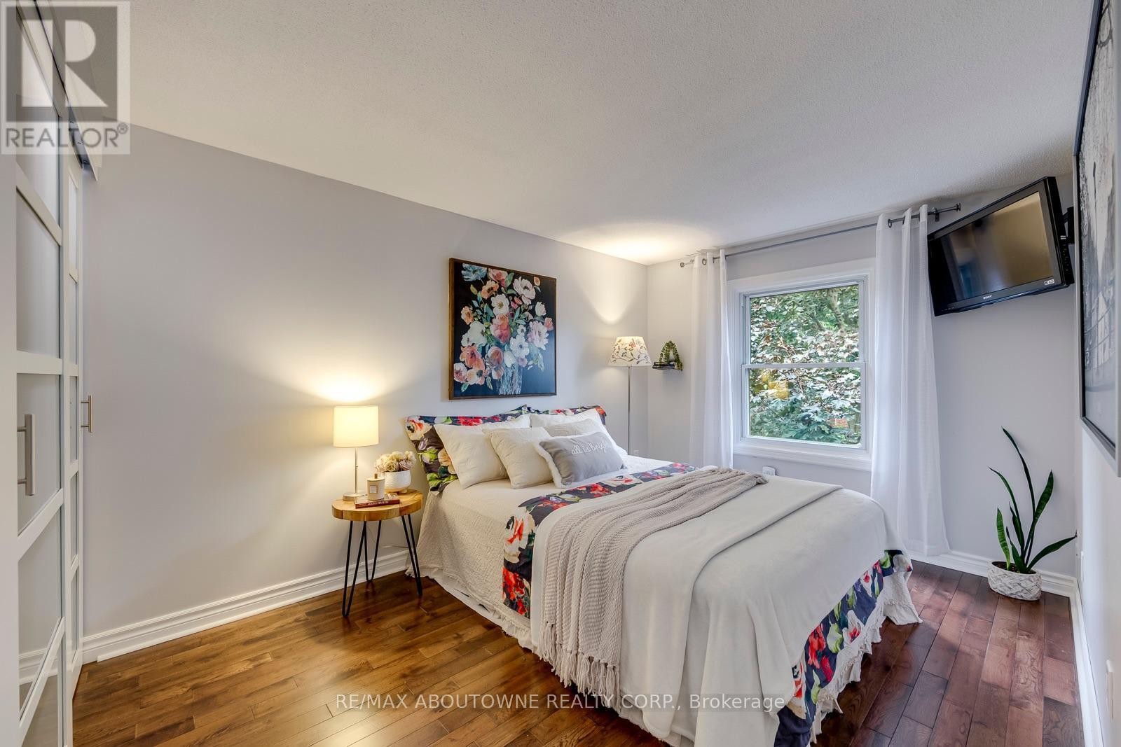 












1198 POTTERS WHEEL CRESCENT

,
Oakville (GA Glen Abbey),




Ontario
L6M1J2

