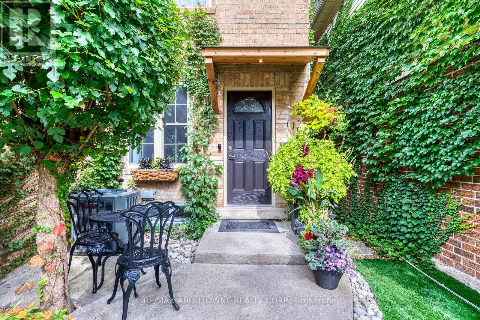 












1198 POTTERS WHEEL CRESCENT

,
Oakville (GA Glen Abbey),




Ontario
L6M1J2

