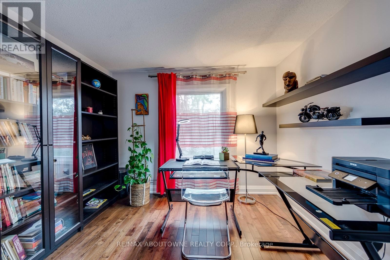 












1198 POTTERS WHEEL CRESCENT

,
Oakville (GA Glen Abbey),




Ontario
L6M1J2

