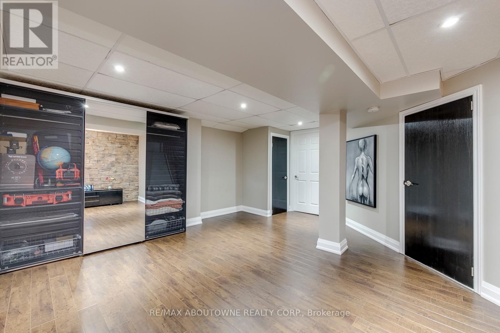 












1198 POTTERS WHEEL CRESCENT

,
Oakville (GA Glen Abbey),




Ontario
L6M1J2

