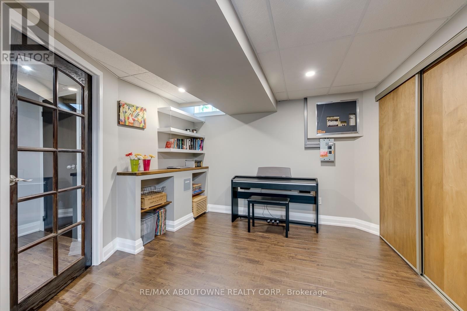 












1198 POTTERS WHEEL CRESCENT

,
Oakville (GA Glen Abbey),




Ontario
L6M1J2

