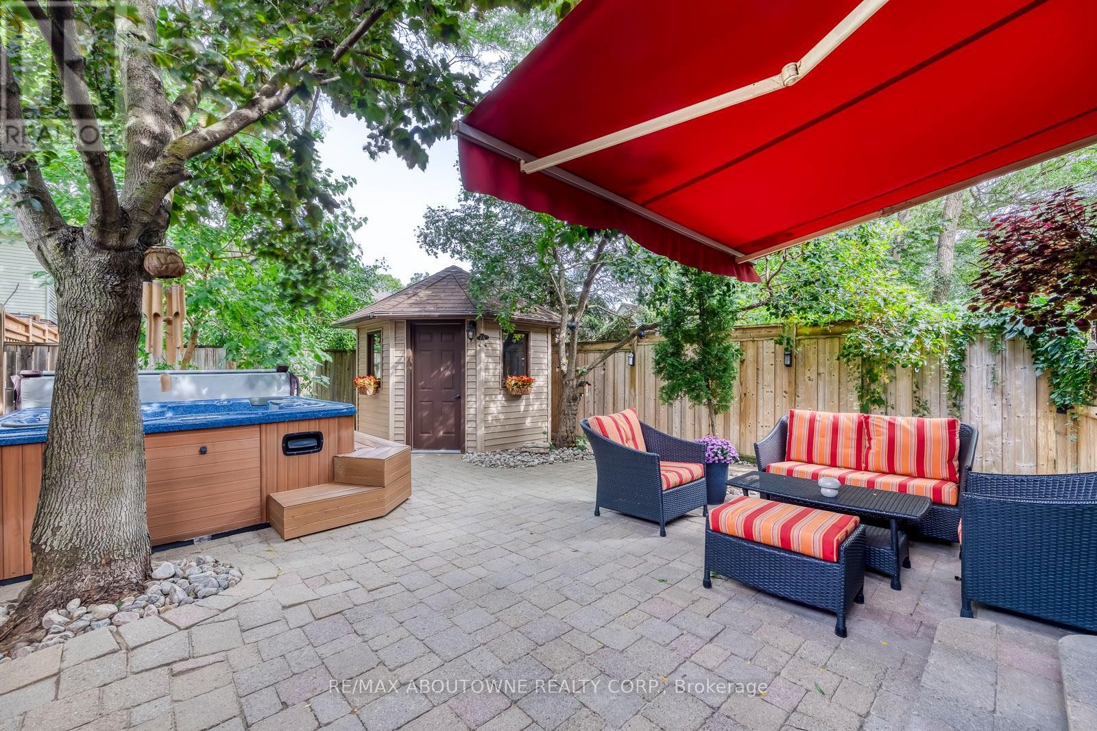 












1198 POTTERS WHEEL CRESCENT

,
Oakville (GA Glen Abbey),




Ontario
L6M1J2

