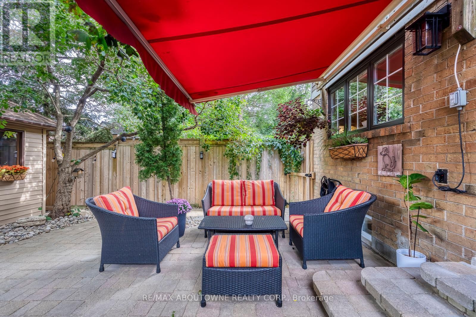 












1198 POTTERS WHEEL CRESCENT

,
Oakville (GA Glen Abbey),




Ontario
L6M1J2

