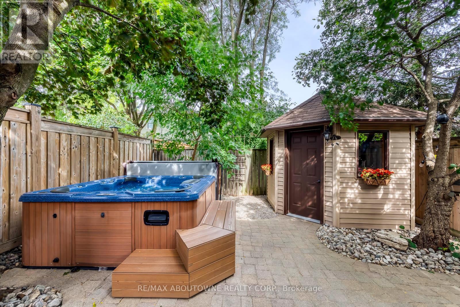 












1198 POTTERS WHEEL CRESCENT

,
Oakville (GA Glen Abbey),




Ontario
L6M1J2

