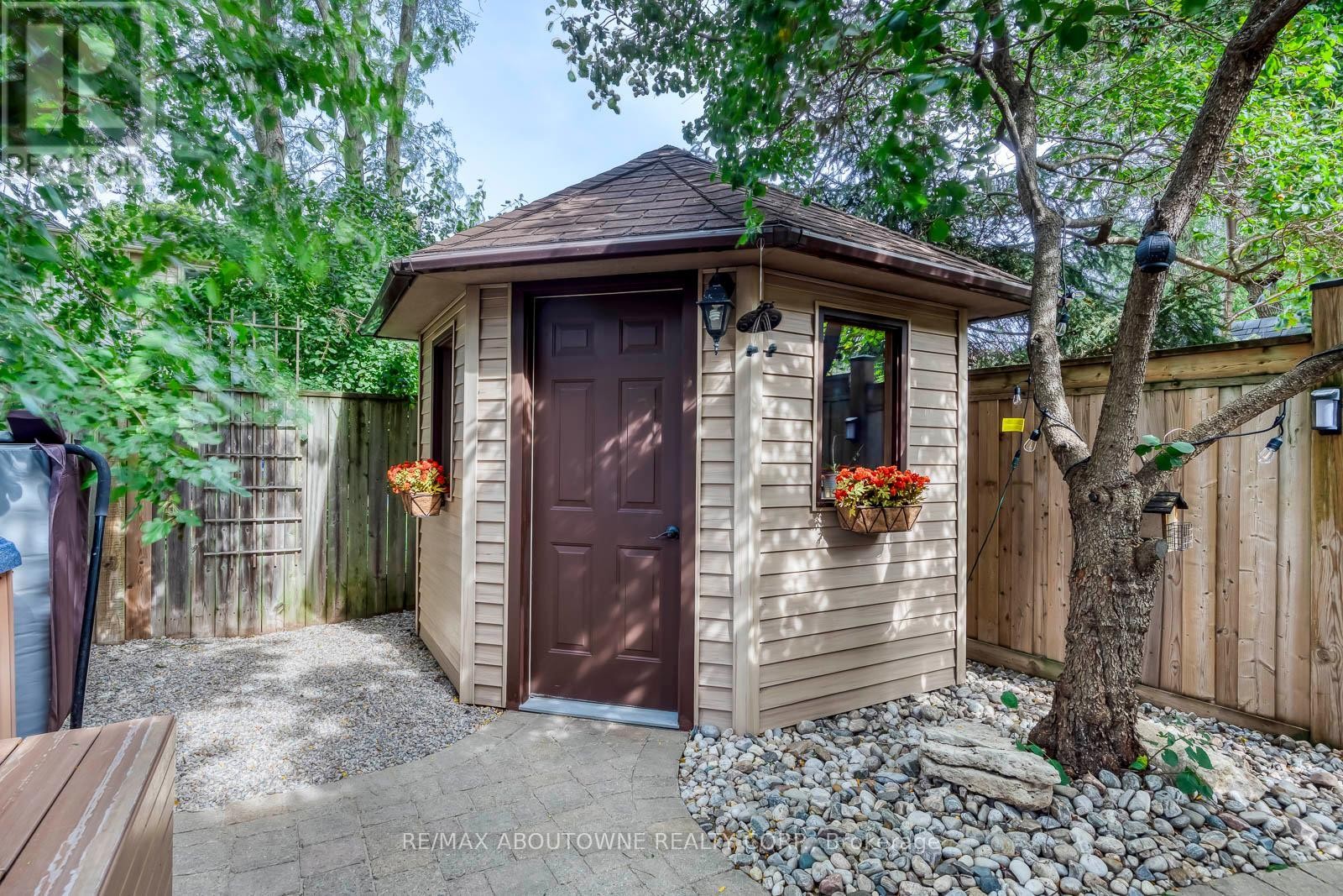 












1198 POTTERS WHEEL CRESCENT

,
Oakville (GA Glen Abbey),




Ontario
L6M1J2

