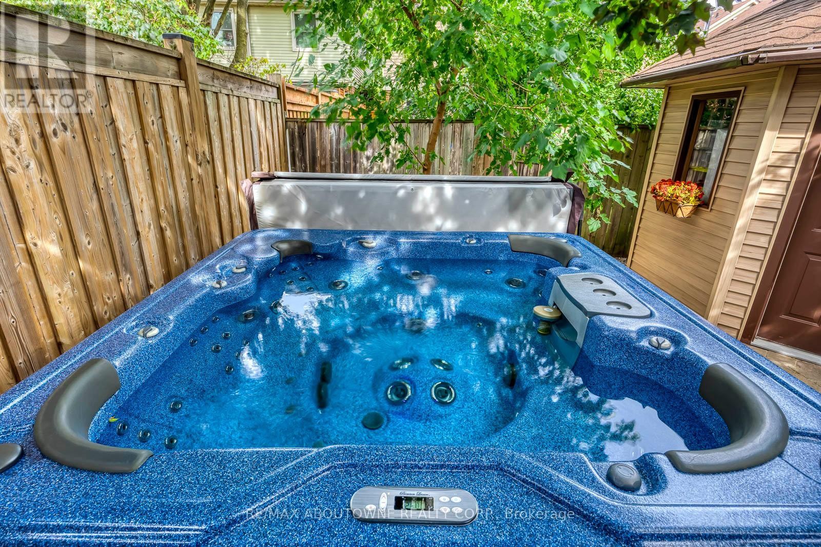 












1198 POTTERS WHEEL CRESCENT

,
Oakville (GA Glen Abbey),




Ontario
L6M1J2

