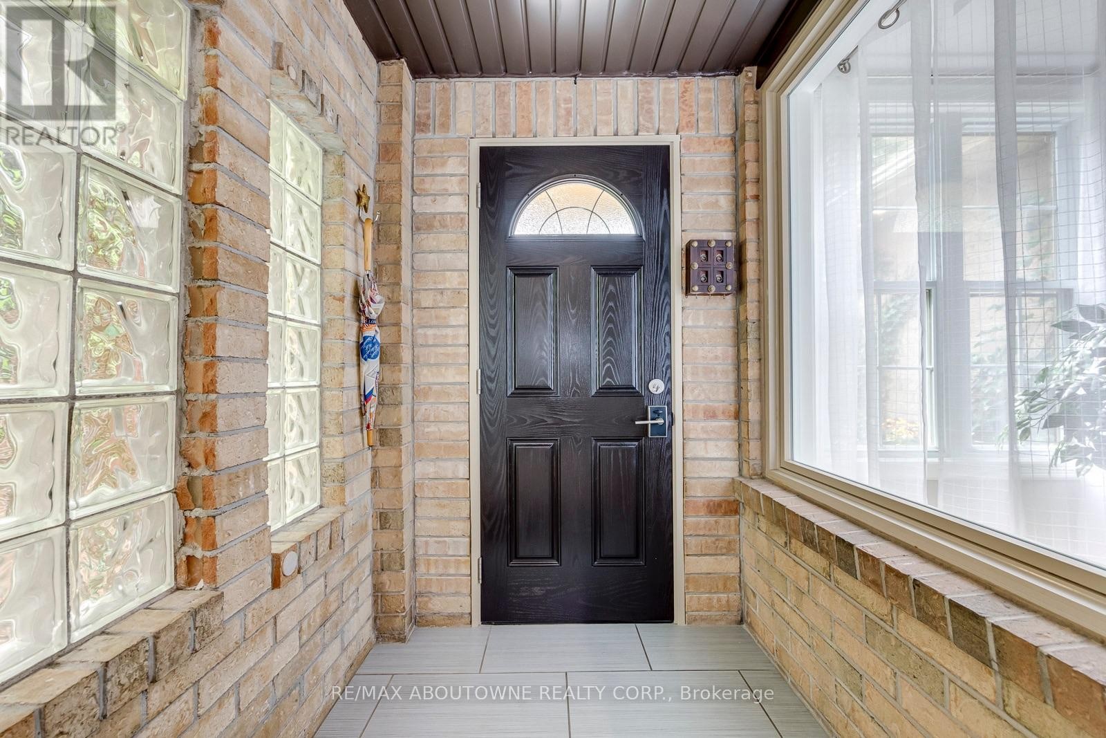 












1198 POTTERS WHEEL CRESCENT

,
Oakville (GA Glen Abbey),




Ontario
L6M1J2

