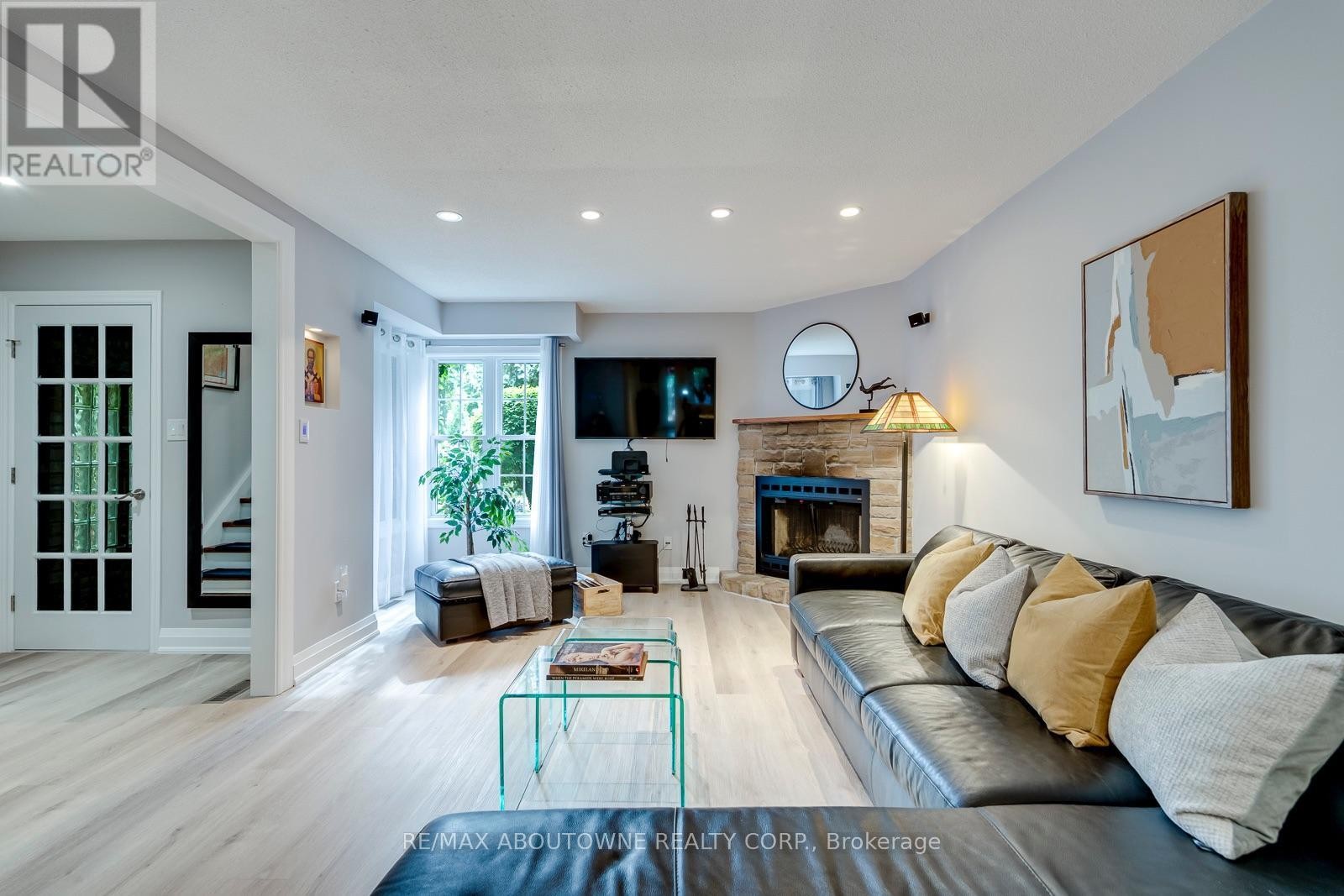 












1198 POTTERS WHEEL CRESCENT

,
Oakville (GA Glen Abbey),




Ontario
L6M1J2

