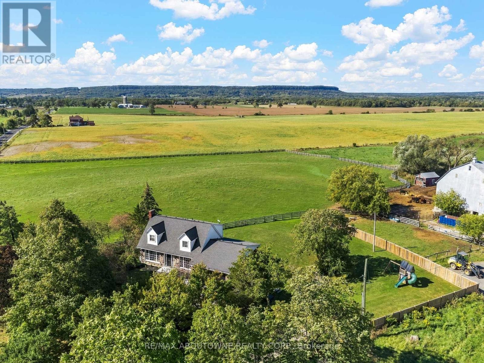 












5367 2 SIDE ROAD

,
Milton,




Ontario
L9T2Y1


