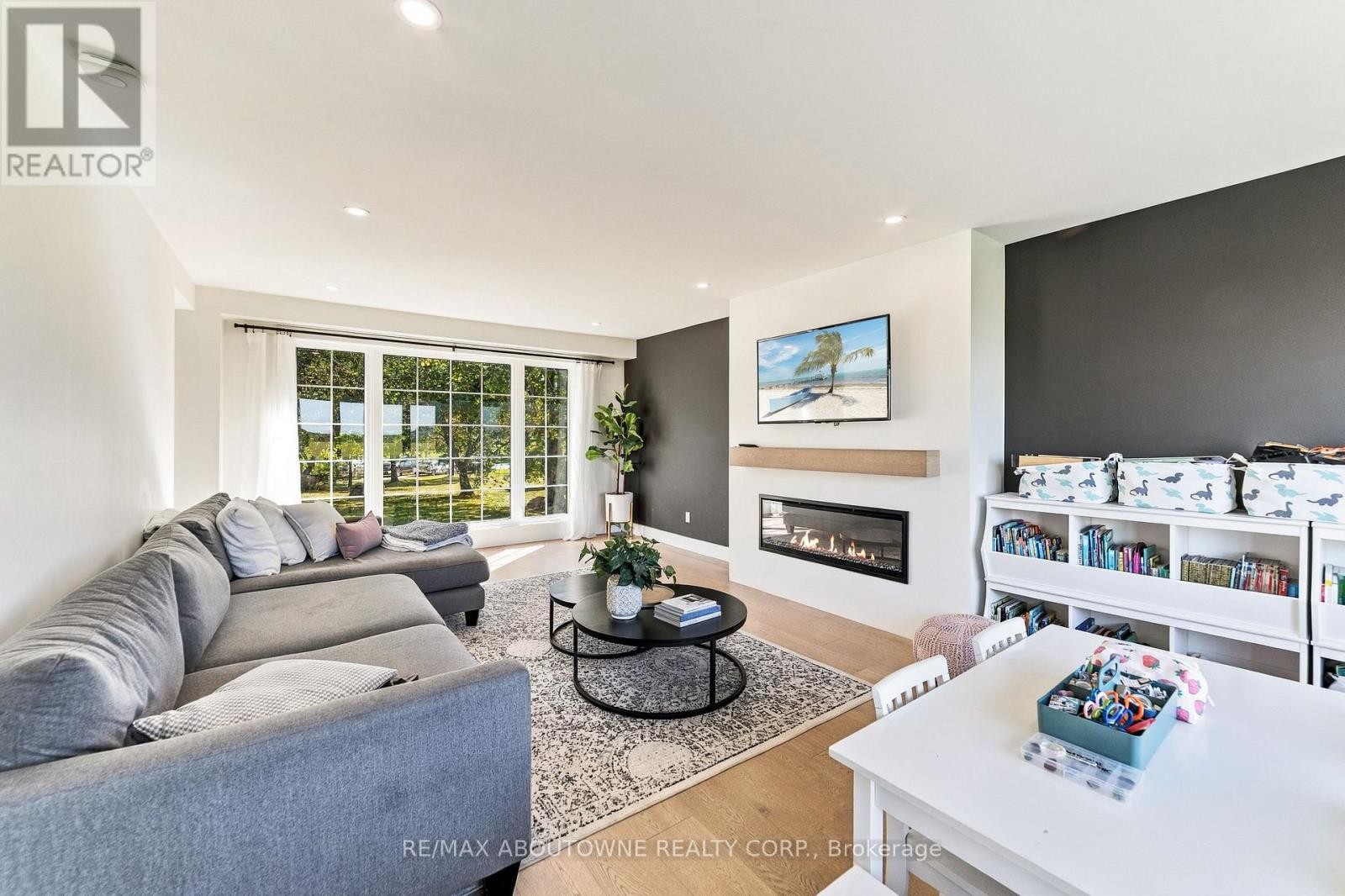 












5367 2 SIDE ROAD

,
Milton,




Ontario
L9T2Y1

