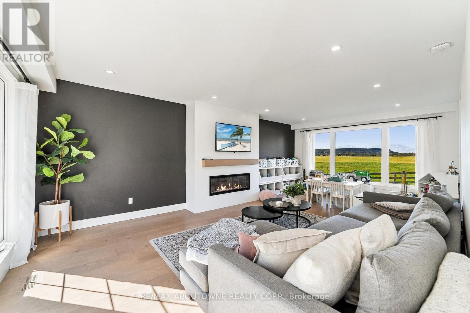 












5367 2 SIDE ROAD

,
Milton,




Ontario
L9T2Y1

