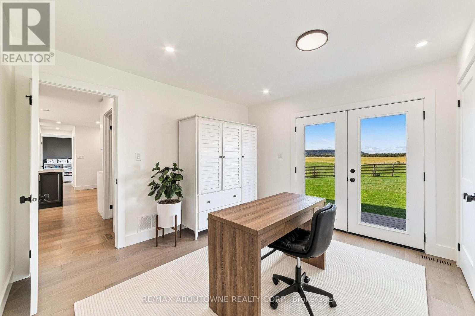 












5367 2 SIDE ROAD

,
Milton,




Ontario
L9T2Y1

