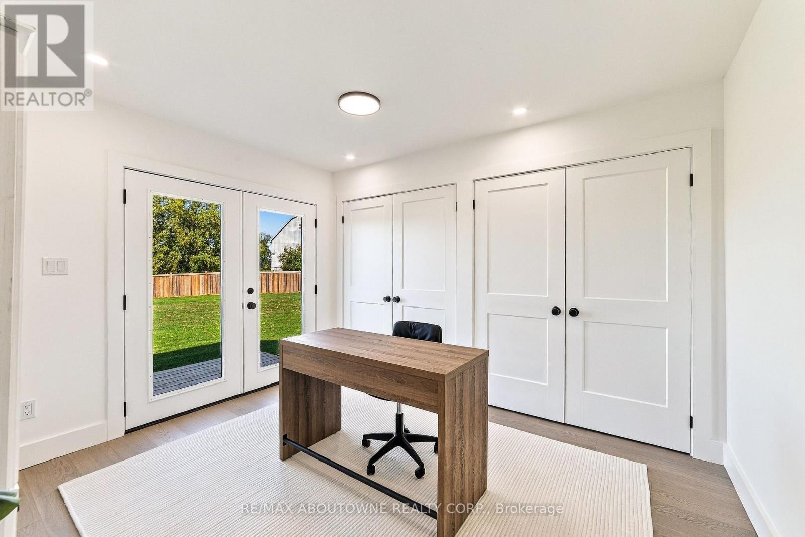 












5367 2 SIDE ROAD

,
Milton,




Ontario
L9T2Y1

