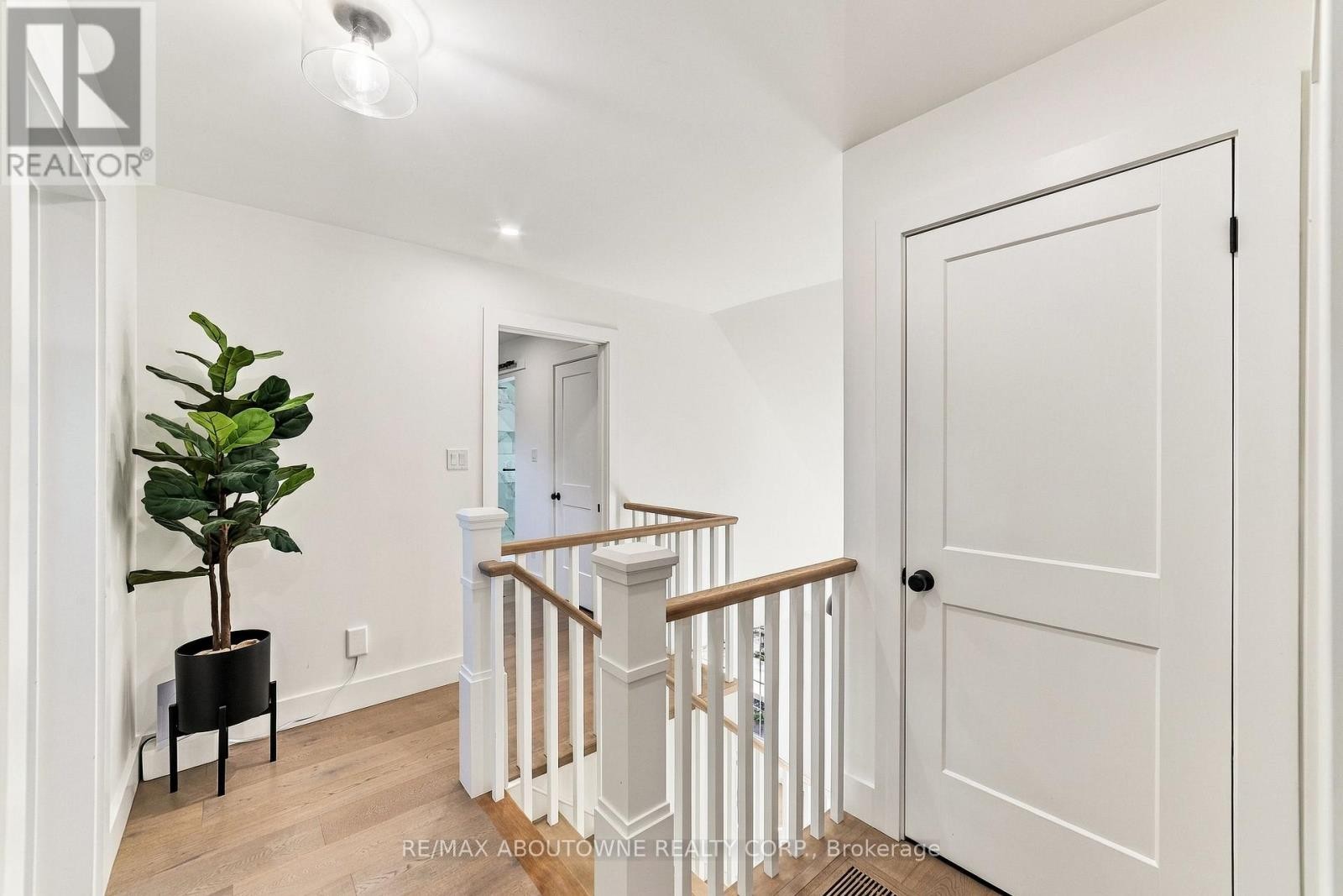 












5367 2 SIDE ROAD

,
Milton,




Ontario
L9T2Y1

