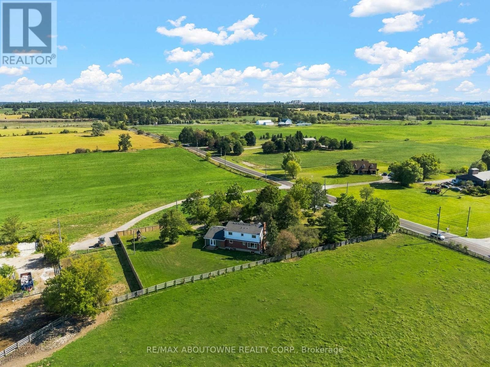 












5367 2 SIDE ROAD

,
Milton,




Ontario
L9T2Y1

