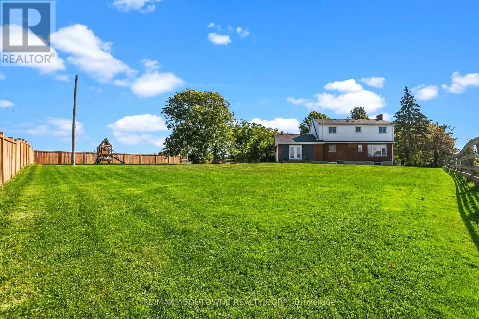 












5367 2 SIDE ROAD

,
Milton,




Ontario
L9T2Y1

