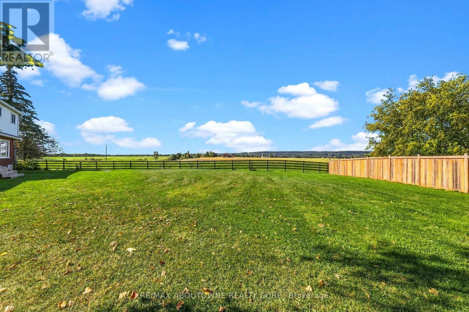 












5367 2 SIDE ROAD

,
Milton,




Ontario
L9T2Y1

