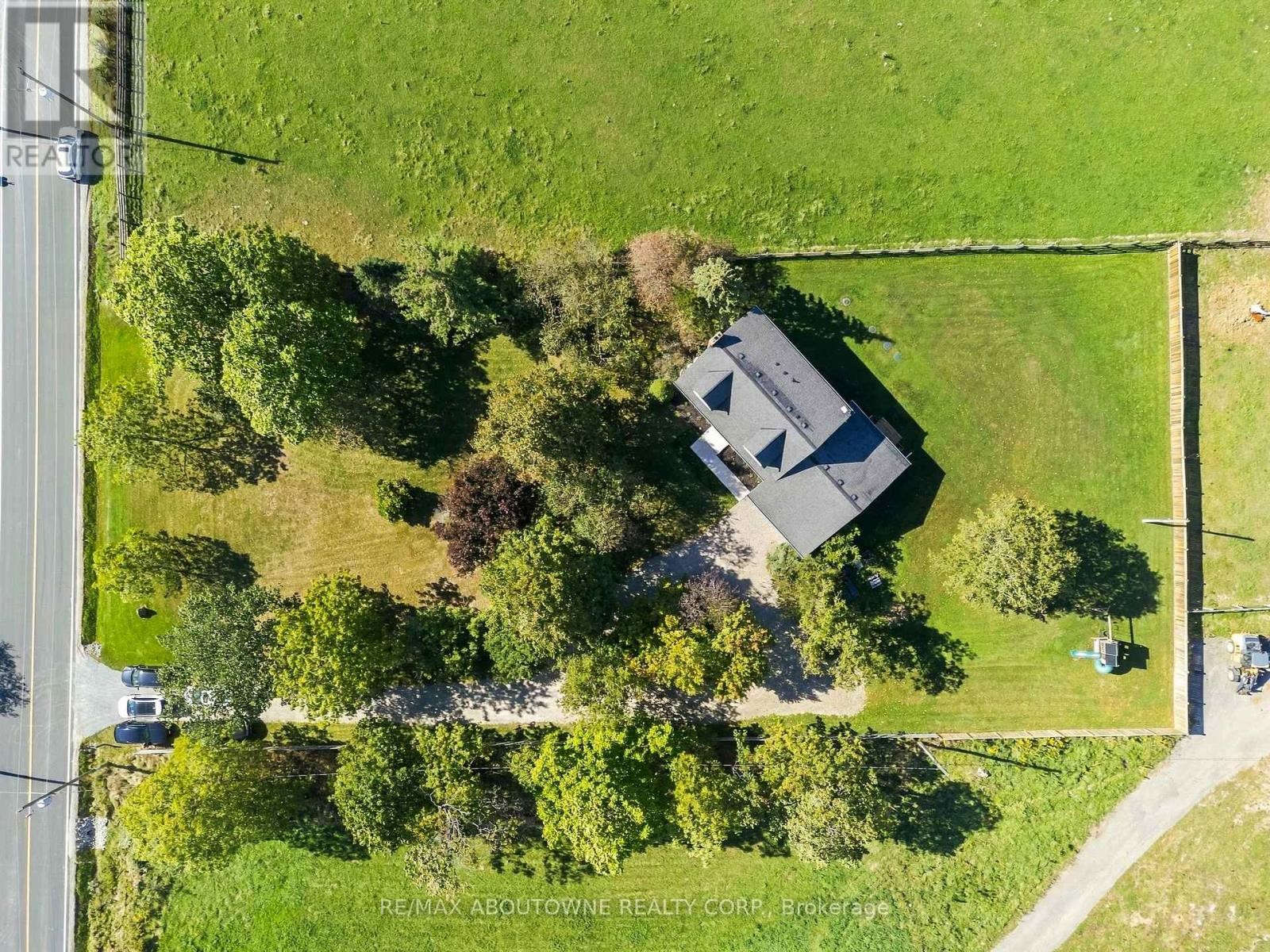 












5367 2 SIDE ROAD

,
Milton,




Ontario
L9T2Y1

