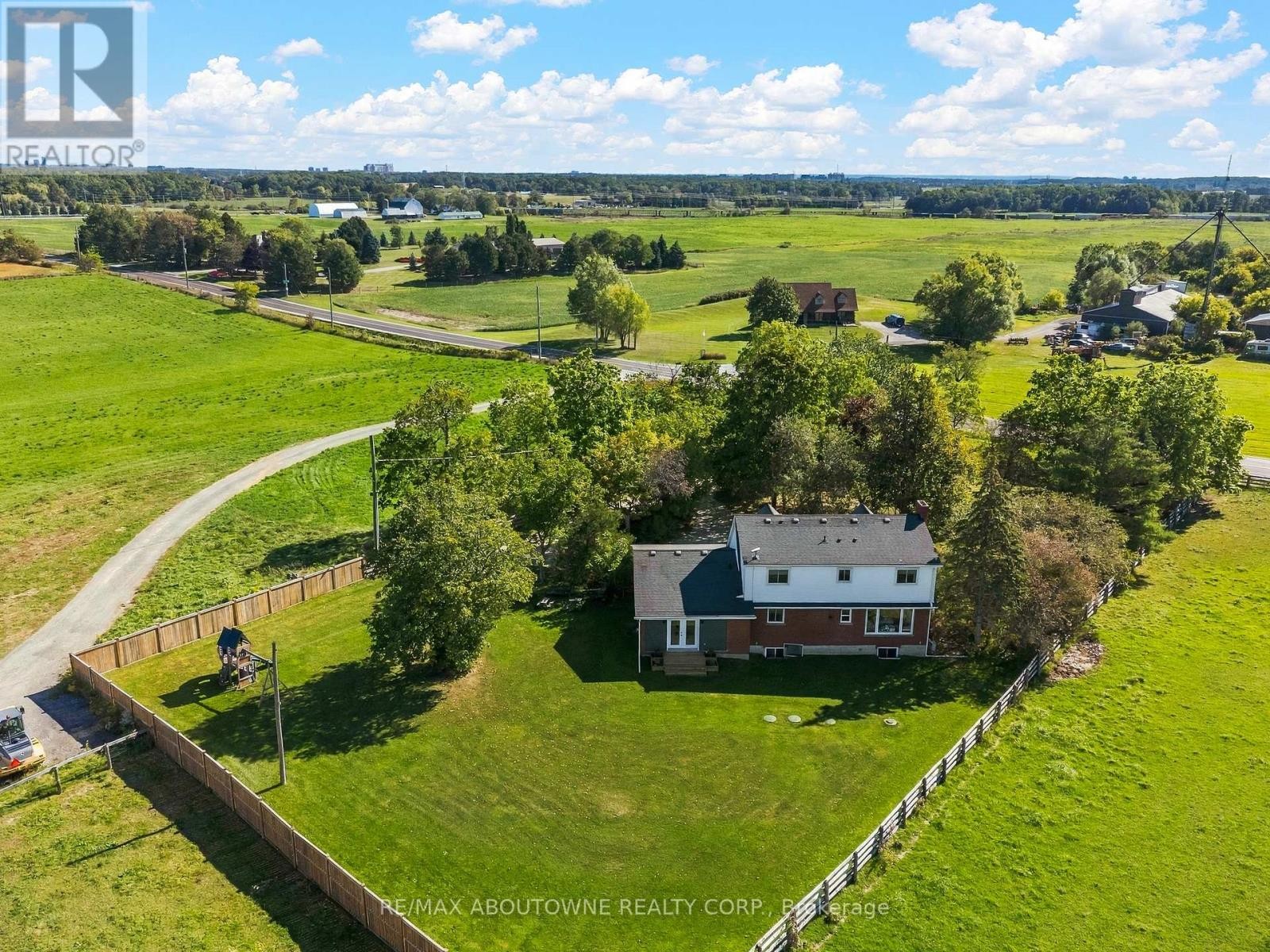 












5367 2 SIDE ROAD

,
Milton,




Ontario
L9T2Y1

