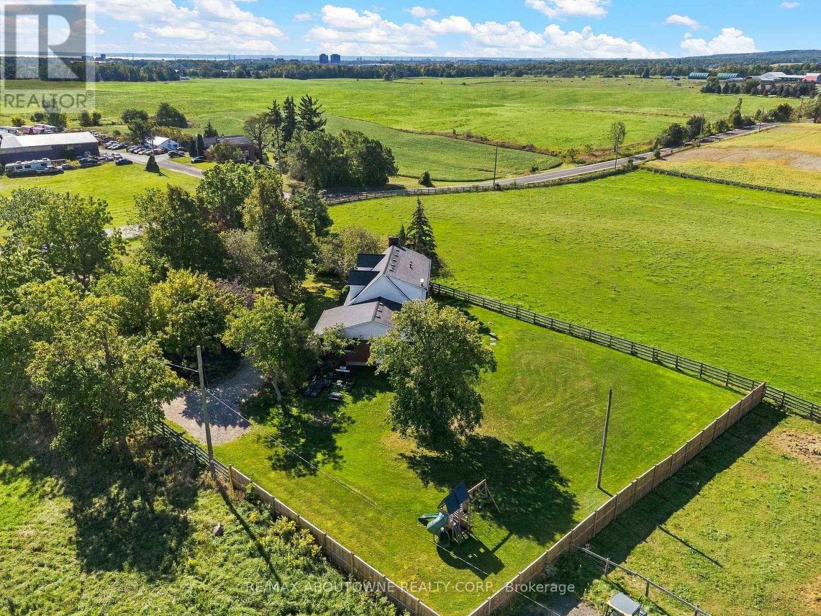 












5367 2 SIDE ROAD

,
Milton,




Ontario
L9T2Y1

