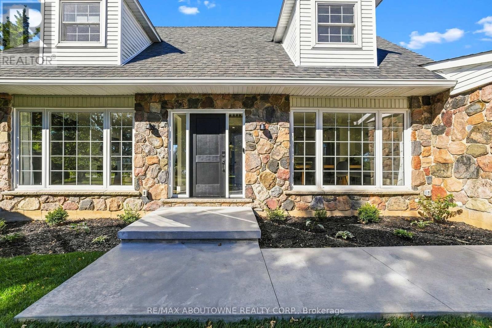 












5367 2 SIDE ROAD

,
Milton,




Ontario
L9T2Y1

