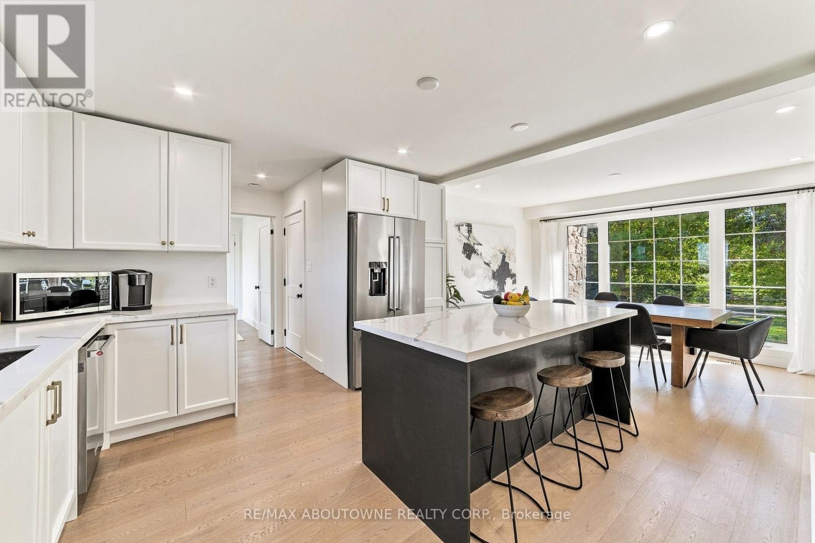 












5367 2 SIDE ROAD

,
Milton,




Ontario
L9T2Y1

