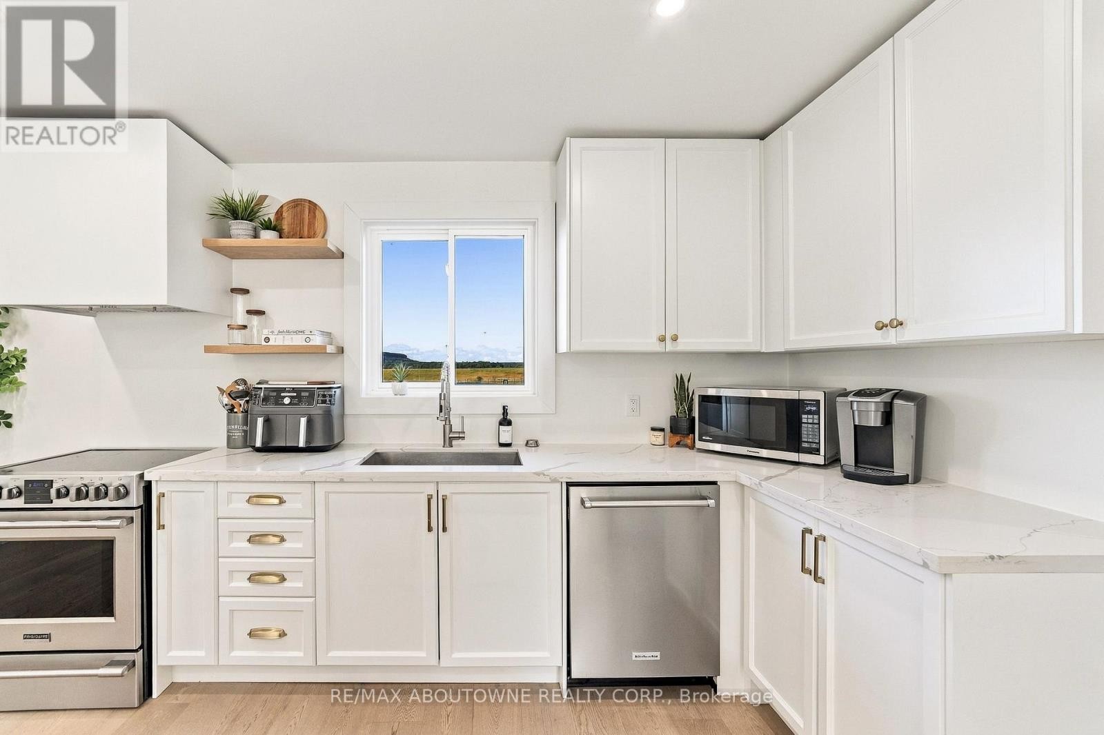 












5367 2 SIDE ROAD

,
Milton,




Ontario
L9T2Y1

