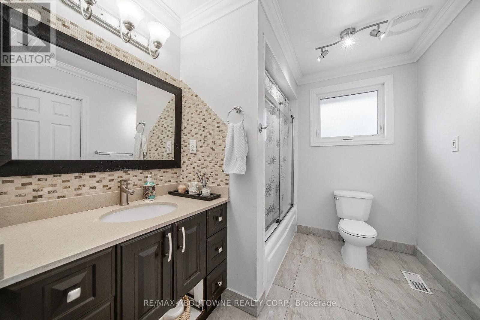 












6346 NEUCHATEL ROAD

,
Mississauga (Meadowvale),




Ontario
L5N2J8

